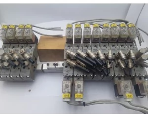 Ventilinsel + 4 x Bosch 082022992 + 8x Bosch 0820022990 - Ersatzteile